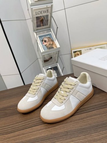 冲量价: 男+10 Maisonmargiela Mm6德训休闲鞋鬼才设计师品牌，一个轻奢品牌上脚很百搭哦，也很随脚舒适，这一款德国训练鞋延续了经典的T形真皮拼