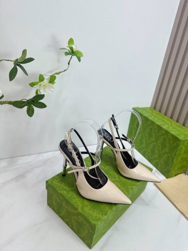 出厂 2025 Sss新款报到 Gucci 古*奇 原单品质 原汁原味的欧式风格 上脚非常完美穿搭上配此鞋 优雅大方 晶莹剔透 无论种各配件材质 都是家独一比一