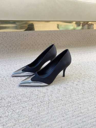 PRAD*SS25新款尖头拼色高跟单鞋 原版套楦 顶级品质材质鞋面：进口定制真丝内里：进口羊皮里大底：真皮大底码数：35-39 34、40、41定做不退不换
