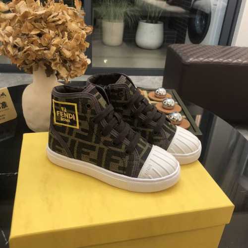 FENDI 经典刺绣高板童鞋 侧面拉链 亲子款 非常简约大气 码数：26 27 28 29 30 31 32 33 34 35 代发：