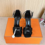 10.5Cm组图 空面出厂价p Hermes 爱马仕 Joy 105高跟凉鞋 时尚又百搭 搭配H鞋头 超级舒服 每个细节都做到极致 搭配同色调标志性纯鞋扣 设计