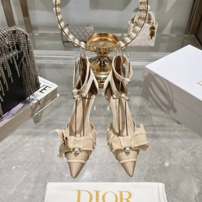 冲量价: 新款流苏织带女鞋 Dior 迪奥 2025春夏走秀新款Adiorble高跟女鞋 Cd明星同款时尚流苏蝴蝶结细跟珍珠字母Logo五金中空凉鞋 市面顶级高