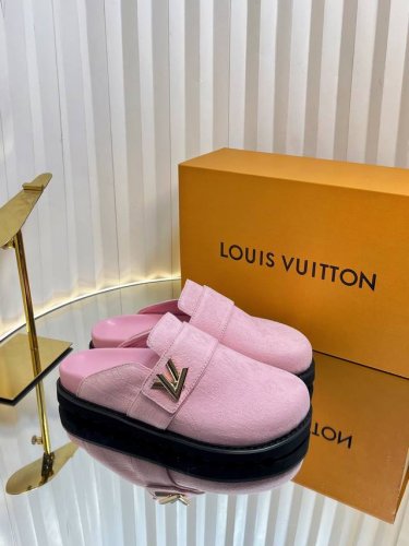 出厂 女码 男码 顶级版本 Louis Vuitton路易威登 Lv包头拖鞋驴牌 丹宁系列牛仔布 春夏最新爆款系列 情侣款老花凉拖 高级慵懒风 百看不厌款 时尚