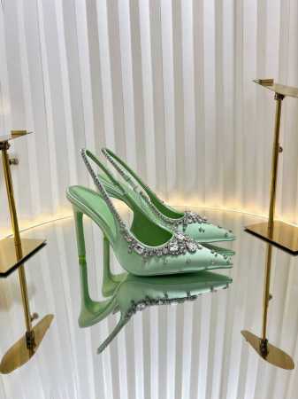 2025开春 新款首发美得挪不开眼2025专柜同步春夏新款Gucci 25S春夏新品水钻糖果色 后带凉鞋高跟G家在体现高级感这块 总让人大写的服气看起来蛮简单的 - 点击图像关闭