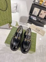 内里带钢印代购级别Gucci 原版刺绣蜜蜂为玫瑰金 绝非市场的黄金色宝宝们注意区分市场货哦 一切遵循原版开发 开边珠 定制进口丝绒面料 码数:35-40