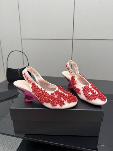 dries Van Noten 25Ss 新款钉珠女鞋 每一双都美的像艺术品 上脚一定是非常瞩目的单品 仙女们可以冲 当代女性应该自己拥有的 水晶鞋 鞋面 网面