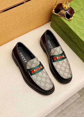 商品商标：Gucci 古驰 休闲皮鞋 正码码数 38-44 45订制 商品材料：精选 进口头层开边珠牛皮鞋面+奢华五金扣，进口水染牛皮内里。强烈立体视觉效果，原