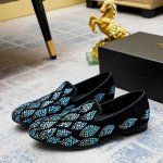 售 价 商品商标：Gz* Gz* 一脚蹬皮鞋 正码码数 38-44 可订做45 商品材料：鞋面进口羊京，奥地利进口水钻，羊皮内里，原版大底。