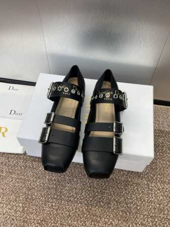 工厂价 迪奥 Dior 2025春夏新款D-Punk芭蕾舞娃娃女单鞋 CD字母logo五金皮带扣平底方头拼色跳舞鞋 市面顶级版本材质：鞋面进口小牛皮 进口羊猄皮 - 点击图像关闭