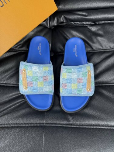 38-45 Louis V*高端精品 奢品拖鞋 1:1高端品质 休闲阳光宽松舒适型 最高版本高品质精品 经夏季必入哦