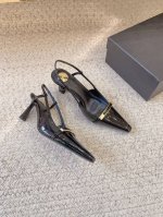 SAINT LAUREN*圣罗兰春夏新款7.5cm金根凉鞋 原版套楦 顶级品质材质鞋面：进口牛漆皮垫脚：进口羊皮里大底：真皮大底跟高：7.5cm码数：35-39