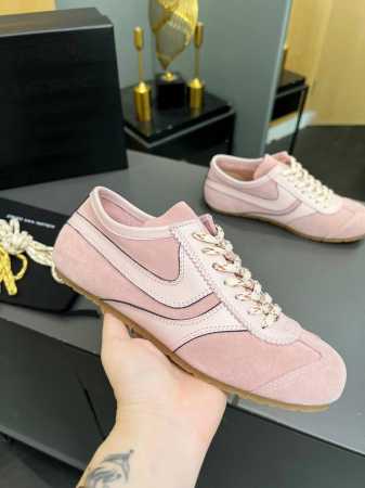 代购级Dries Van Noten DVN 已认证 马拉松复古德训鞋Dries Van Noten 2024春夏系列 设计师通过改造扭曲和颠覆经典元素 打造出 - 点击图像关闭