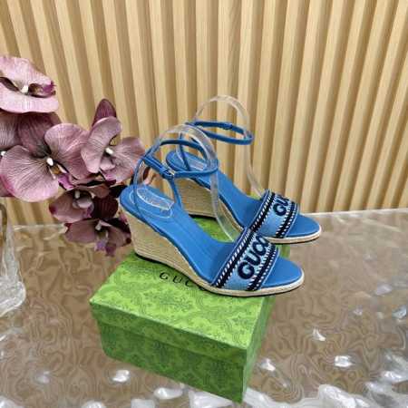2025专柜新款 Gucci 巴黎2025春Ines刺绣贴花牛仔布麻底鞋695欧 Gucci 这款“Ines”麻底鞋采用柔软的丹宁布制于意大利，橡胶底带黄麻边饰 - 点击图像关闭