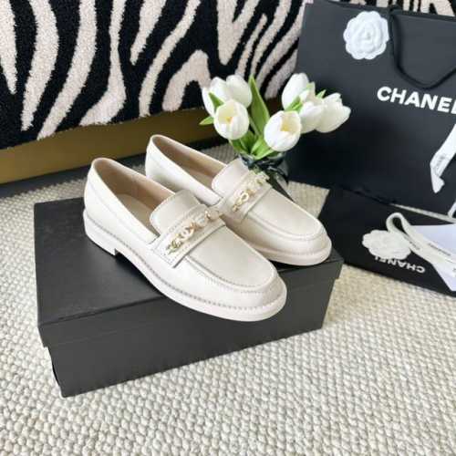 代购版 Chane L Ss24 New Arrival～ 小香24A 山茶花珐琅爱心扣乐福鞋新品 油蜡牛皮带来无与伦比的质感，经典版型搭配精致饰扣，24秋冬绝