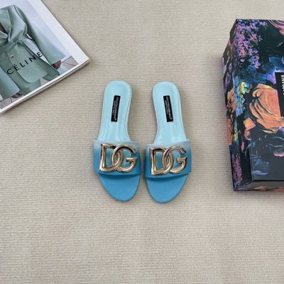 橙子出厂价p 杜嘉班纳 D&G 春夏新款 Dg金属扣 渐变色平底拖鞋 日常休闲一字拖沙滩拖 小红书种草新款 仙女初夏穿搭 精美渐变色系 Dg时装周走秀款 码数