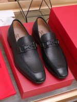 工厂 Ferragamo 最新高端顶端品牌奢侈～代购，顶级～质量。新時尚商务男鞋鞋面選用原版手掌纹牛皮牛皮内里，精细做工。原版个性时尚柔软组合耐磨防滑大底，上脚