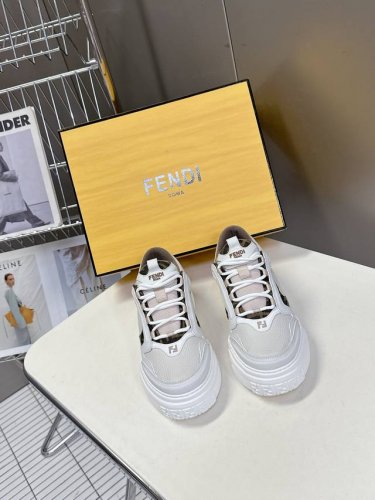 Fendi芬迪春夏最新走秀款运动鞋 25秀场出镜率最高的单品 原版购入开发 一比一复刻 设计师Kim Jones最后一集打造的首款运动鞋 新鲜血液注入加Ff复古