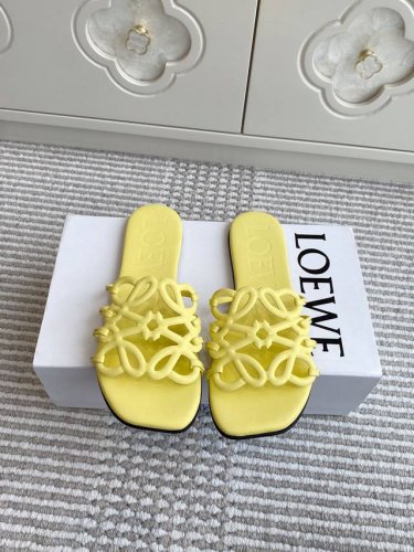 Loewe 罗意威25Ss Anagram夏日限定新款镂空平底拖鞋 设计感十足原版定制顶级小牛皮、原版定制意大利本色注塑真皮大底！手工编织工艺 自带松弛感的高级