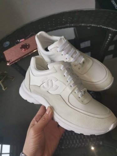香奈 Chanel 2官网封面经典休闲运动鞋，巴黎时装周 Chanel 走秀款，意大利购入原版鞋1：1制作，面料：精选进口丝绸面小牛皮 绝非普通修面皮 ，搭配高