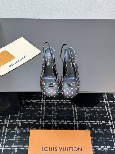 顶级版本Lv 路易威登 223 2025早春新款 中古风凉鞋 专柜主打最新款 后空凉鞋硬货上新 代购级别 高级感十足 国内外博主刷爆的一款 复古又时髦 上脚美炸