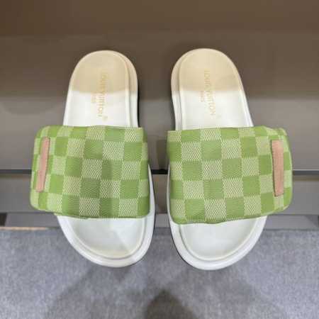 码数38-45 *OUIS *UITTO* 男款魔术贴老花PVC 拖鞋-顶级以柔软的牛皮塑造鞋面交叠，细节见真章！韧性牛皮鞋垫倍感舒适，轻盈微型外底实现行走如风 - 点击图像关闭
