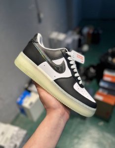 Nike Air Force 1 Low 白黑水晶底镭射勾 空军一号低帮运动休闲板鞋 原楦头原纸板 打造纯正空军版型 专注外贸渠道 全掌内置蜂窝气垫 原盒配件