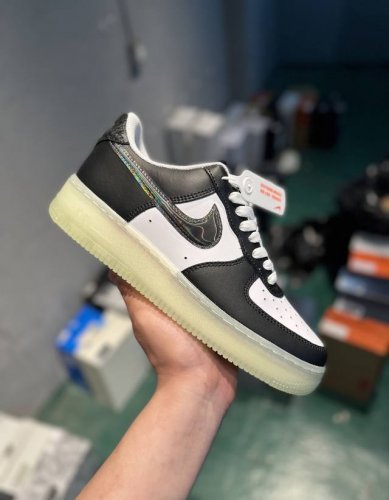 Nike Air Force 1 Low 白黑水晶底镭射勾 空军一号低帮运动休闲板鞋 原楦头原纸板 打造纯正空军版型 专注外贸渠道 全掌内置蜂窝气垫 原盒配件
