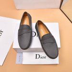 羊里 品质 DIOR 迪奥最新报到 实拍爆卖豆豆鞋DIOR 新款豆豆鞋比利时籍设计师Martin Margiela出任古奇鞋履设计师 y魅力十足 奢华风格绅士鞋