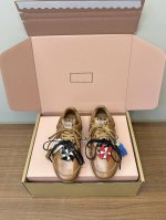 顶级版本 miumiu 缪缪25S新品情侣款撞色网布休闲德训鞋 miu Miu 缪缪大秀上爆出的这双球鞋 后全球各大代购官网火爆上市. 简单很随意不羁又能体现单