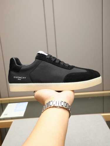 纪梵希 Givenchy 低帮 标准码：38-44； 45 可以定做 等级：官网同款 原单品质材料：原版小牛皮进口防水布料！搭配原版水染羊皮内，原版防滑耐磨大底