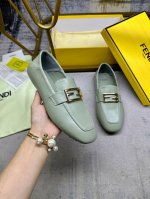 最新FENDI 乐福鞋，软羊皮面料，金色扣件，羊皮内里垫脚，35-42码，跑量价