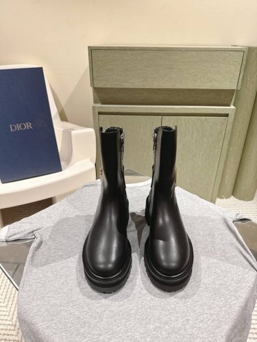 短靴 长靴 Dio r s new arrival～迪奥开边珠长短靴，秋冬百搭爆款新品 代购级 Iron 机车军靴风格，帅爆啦！ 经典圆头造型，鞋跟细节相呼应！