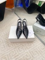 出厂价 Toteme 新款玛丽珍小皮鞋 极简轻奢，干净时髦法式慵懒风，质感真的很绝。经典不过时穿搭的一把手对版牛皮面料，羊皮内里，意大利进口真皮大货，码数：35