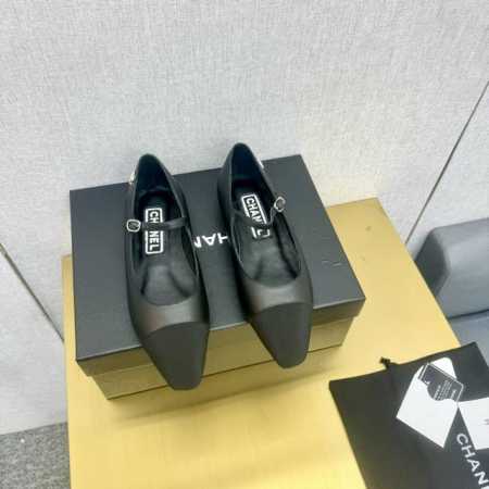 出厂价 size: 35-40 41订做不退不换 CHANEL 24P 早春新款斜方头高跟鞋单鞋 高版本一字带 尖方头 拼色玛丽珍鞋 小香家今年最火的两款鞋 就 - 点击图像关闭
