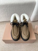 麂皮 擦皮牛皮 Miu Miu 24ss 秋冬走秀新款 羊毛 休闲短靴 今年最值得入手的靴子 没有之一！ 超多网红明星上脚 miumiu今年秋冬确实泰酷辣 秋冬