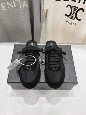 高版本出厂 半托 Prada*普拉达P家25ssfw～new新款绑带休闲鞋，低调奢华懒人鞋，富人的不二选择！软胶底素有踩云感之称～舒适度百分百细腻反绒皮鞋面，鞋 - 点击图像关闭