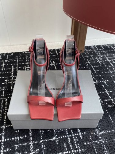 代购级 balenciaga 25Ss 方头高跟凉鞋 市场最高版本 绝对原版开发 英原版购入对照开发 特殊定制小牛皮 进口羊皮做内里确保脚感舒适度 模具酒杯跟