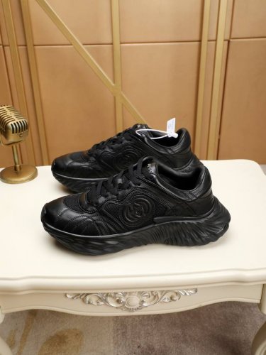 实价 古奇男鞋专柜原单货 世界顶级品牌..奢华品质.... 时尚 上脚高档次 ..给你低调奢华的舒适体验 鞋面采用纯意大利进口原板牛皮..进口羊皮内里.. 舒适