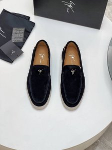 gz 顶级代购：Giuseppe Zanotti Gz朱塞佩 萨诺第 全新潮款上市爆款套脚系列鞋面采用专用高丝光牛反绒面料 进口牛皮内里，原版五金Logo扣装饰