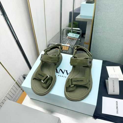 balenciaga新款Tourist系列 巴黎世家魔术贴凉鞋走秀款 原版购入开模量产 上脚超级舒适 搭配袜子更好看 鞋面由尼龙网格面料搭配莱卡面料制作 三根魔