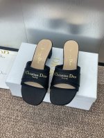 工厂p价p 迪奥 2025 春夏新款 My Dior 粗跟女鞋 Cd字母Logo五金扣圆头鱼嘴露趾凉拖鞋 材质:鞋面进口小牛皮 环保透气科技面料+水染羊皮内里+
