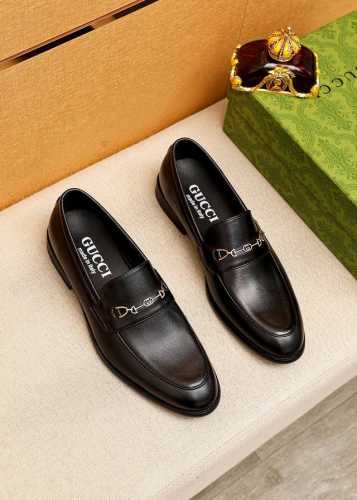 商品商标：Gucci 古驰 休闲皮鞋 正码码数: 39-44 38.45.46订制 商品材料：精选 进口头层小牛皮鞋面+奢华五金扣，进口羊皮内里。强烈立体视觉效