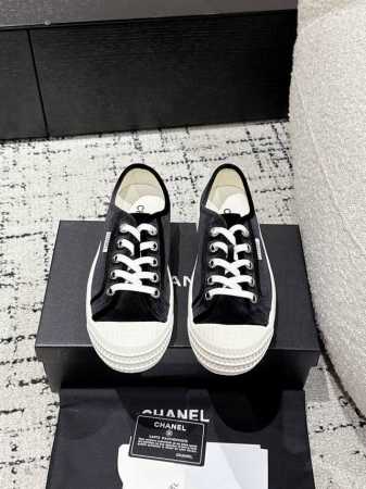 350 #顶级版本 Chanel香奈儿 25 香家最新 隐藏款 饼干 休闲小白鞋 Vintage感满满，中古复刻款Get啦 小白鞋适配春夏，黑白拼接就很Chan - 点击图像关闭