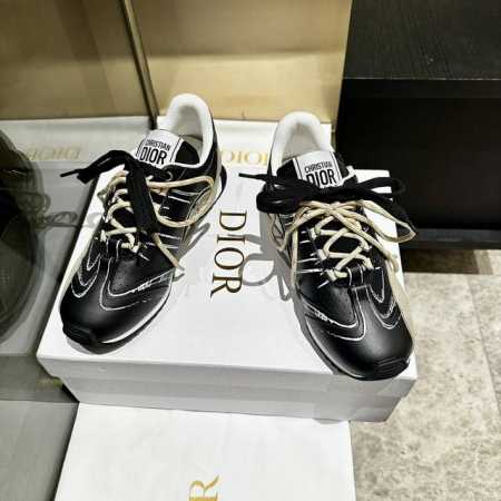 独家发售，工厂价格 、2025、系列新品这款 Dior、C ' est 运动鞋彰显醒目而时尚的风范。精心制作，鞋面3D打印设计风格搭配超级时尚，细节也增添一丝优 - 点击图像关闭