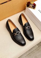 商品商标 Versace 范思哲 休闲皮鞋 正码码数: 38-44 45.46.47订制 商品材料 精选 进口头层荔枝纹小牛皮压花鞋面+奢华五金扣 进口水染牛皮