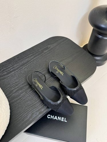 chane*25S小香奈儿早春爆品编织玛丽珍包头单鞋凉鞋 妥妥的自留款 比经典款Slingback舒服太多啦 每个颜色上脚都很显白 的显白利器又是火爆的小香~