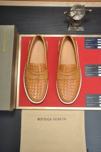 出厂价p Botteg Venetta Bv 全牛皮内里 独家新款 官网新款 鞋面以上乘的顶级小牛皮制作 细腻的手感 流淌奢华的质感 为精致男士量身制作 铸就高