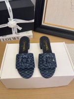 现货发售 *25 专柜 正品级 版本！！ 官方目录： 码数：35、36、37、38、39 34 40 41 需要定做跟客服 沟通 跟高:5Cm 2.5Cm 均配