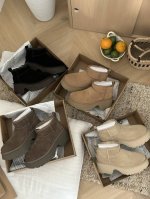 上新 正码 UGG｜厚底迷你人鱼靴 鞋底厚底：约6.99 CM 鞋面材质:严选隆丰羊皮毛一体，柔软舒适，触感细腻。 鞋底设计，舒适的Treadlite by u