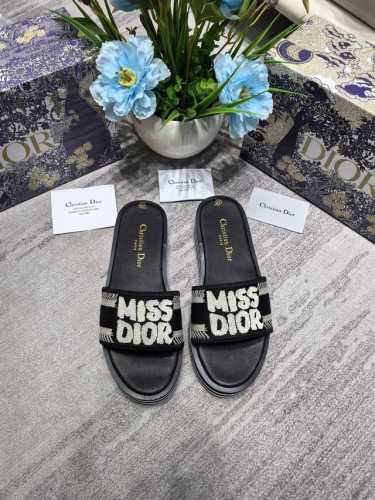 橙子出厂价p dior 迪奥 春夏新款 刺绣厚底拖鞋 休闲凉拖 厚底 5Cm 码数 35-42